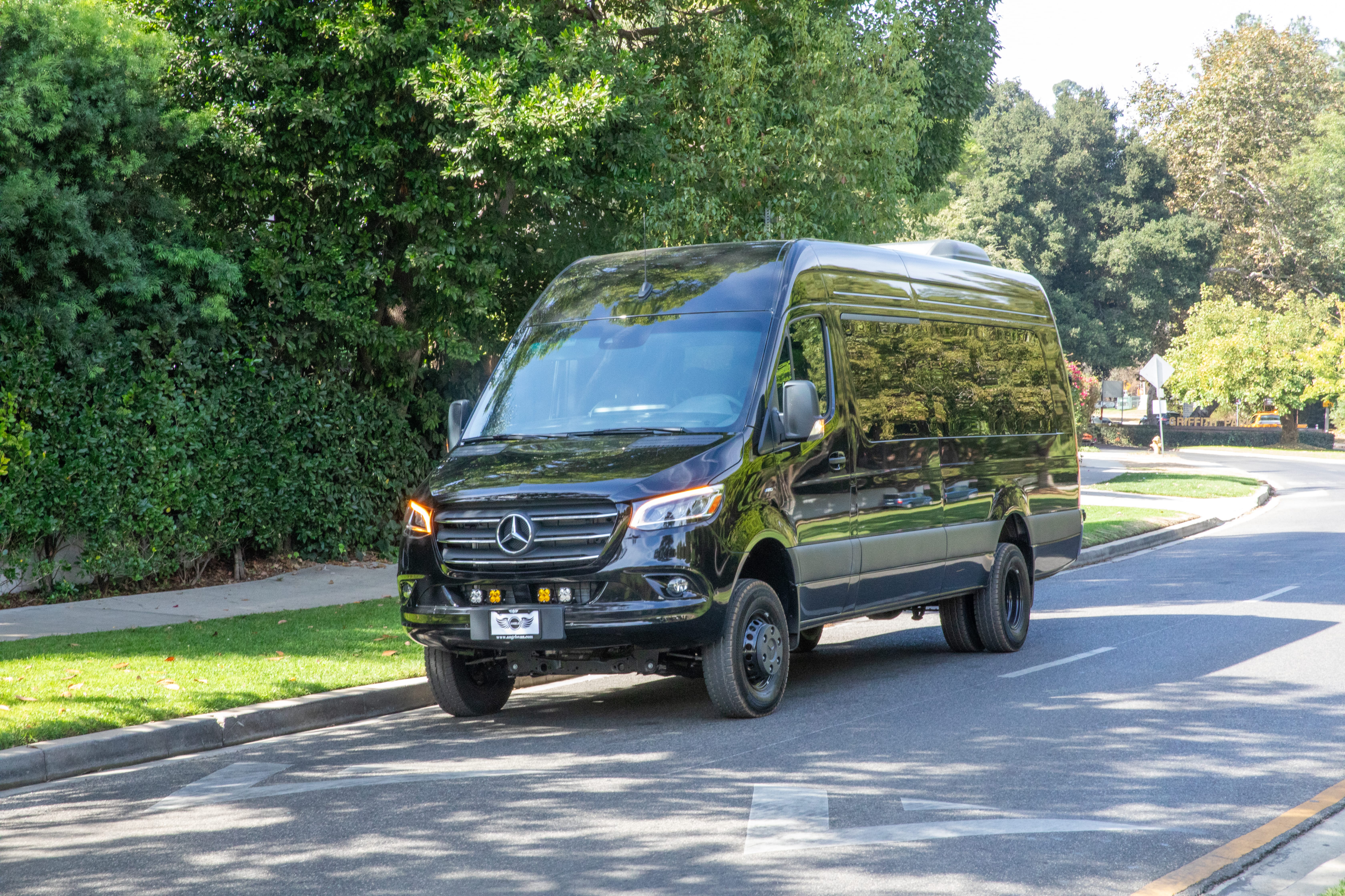 MERCEDEZ-BENZ SPRINTER 3500 AWD 14 PASSENGER Image 26
